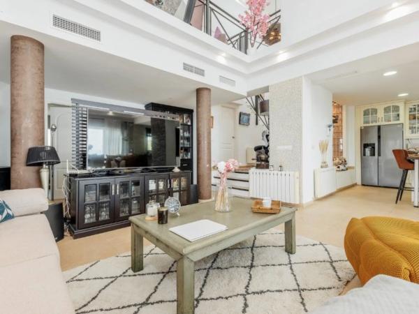 Casa independiente en calle Alemania, 648 -638