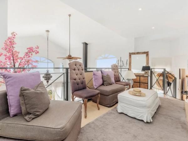 Casa independiente en calle Alemania, 648 -638