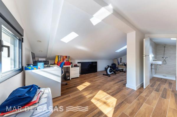 Chalet adosado en avenida del Vincle