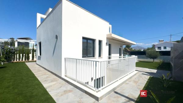 Casa independiente en calle de Santamaria