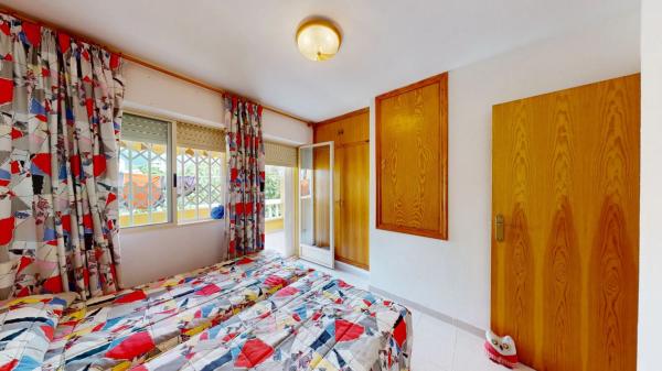 Chalet adosado en calle d'Oriola