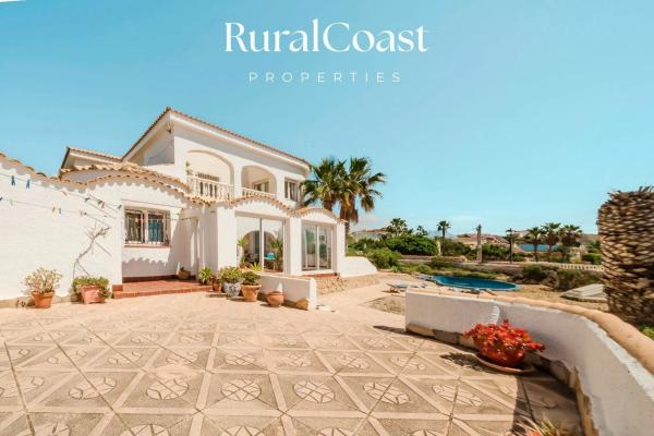 Casa independiente en calle Catral