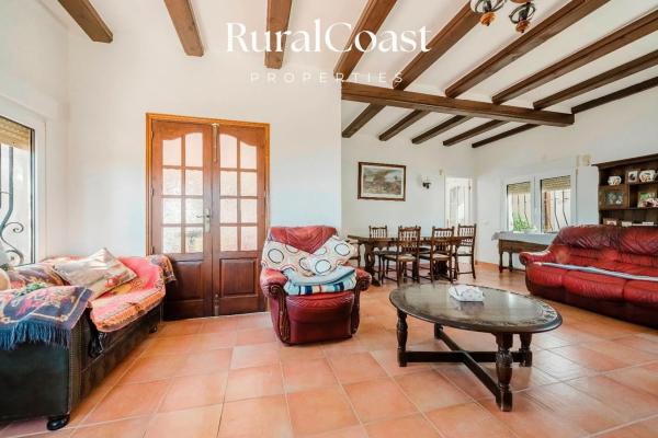 Casa independiente en calle Catral