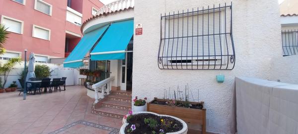 Chalet pareado en calle Formentera, 12