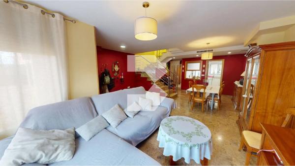 Chalet adosado en calle Serra de Bèrnia