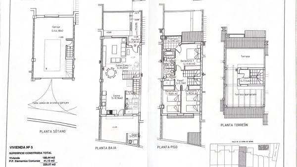 Chalet adosado en calle Serra de Bèrnia