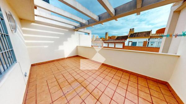 Chalet adosado en calle Serra de Bèrnia