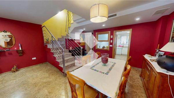 Chalet adosado en calle Serra de Bèrnia