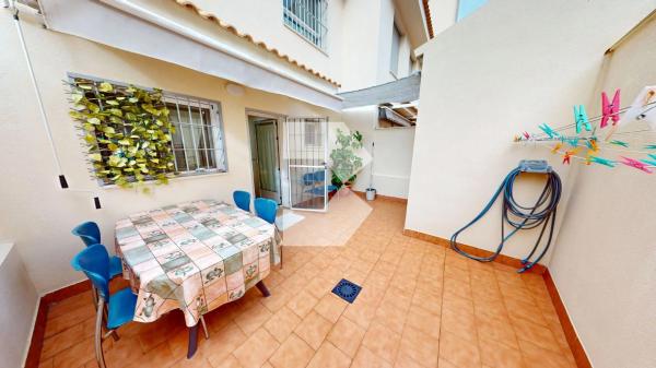 Chalet adosado en calle Serra de Bèrnia