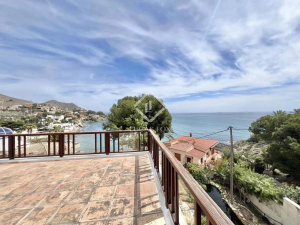 Casa independiente en calle Montesinos