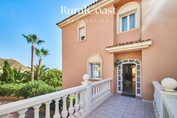 Casa independiente en calle Islandia