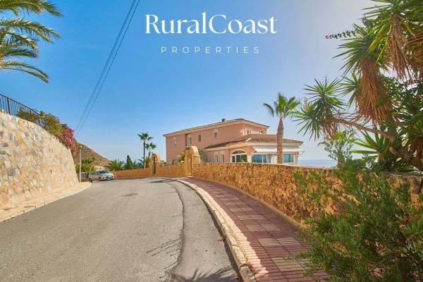 Casa independiente en calle Islandia