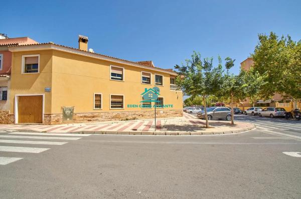 Casa independiente en avenida Xixona