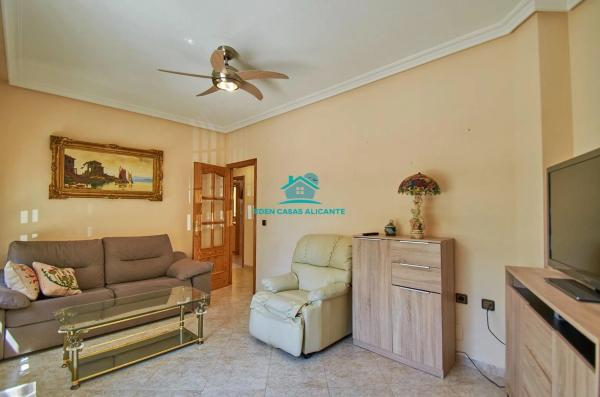 Casa independiente en avenida Xixona