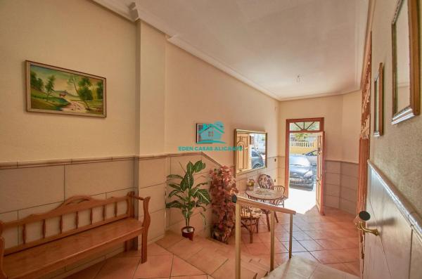 Casa independiente en avenida Xixona