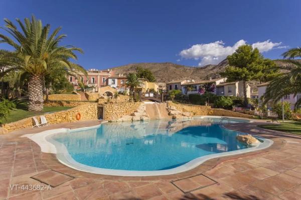 Chalet adosado en calle Isla Mallorca, 8