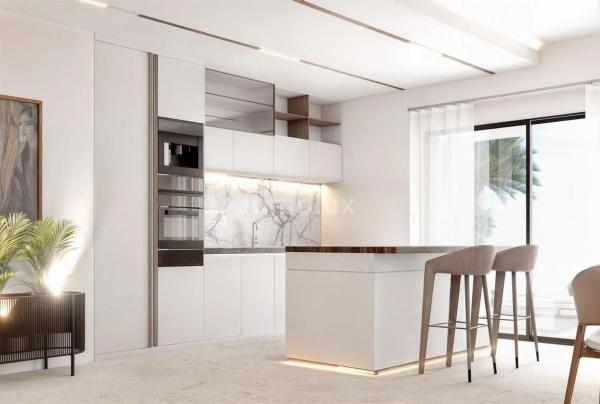 Casa independiente en avenida de Granada