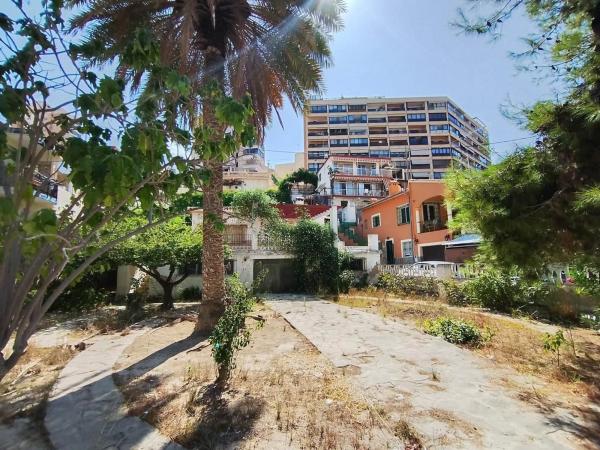 Casa independiente en avenida de la Marina Baixa