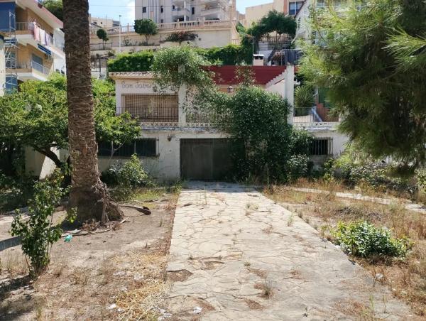 Casa independiente en avenida de la Marina Baixa