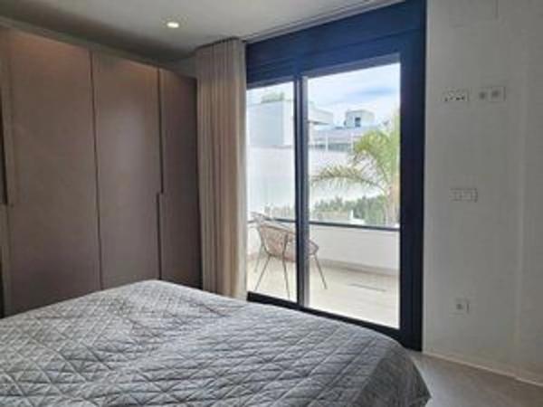 Chalet pareado en calle de Xeraco, 15