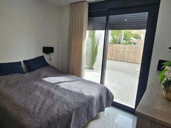 Chalet pareado en calle de Xeraco, 15