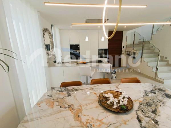 Casa independiente en calle Praga, 18 -34