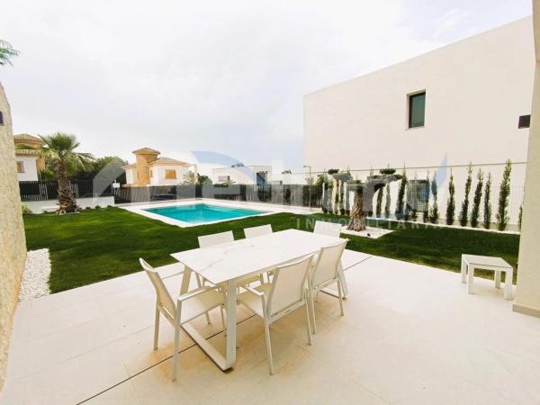 Casa independiente en calle Praga, 18 -34