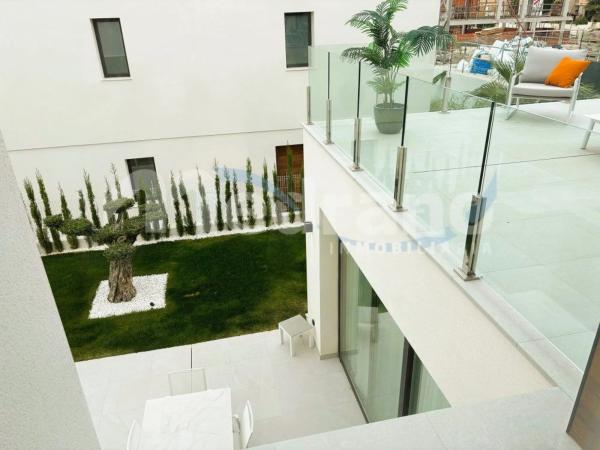 Casa independiente en calle Praga, 18 -34