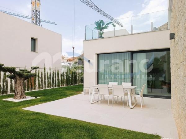 Casa independiente en calle Praga, 18 -34