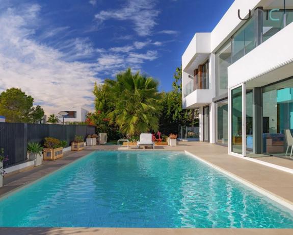 Casa independiente en calle Lisboa