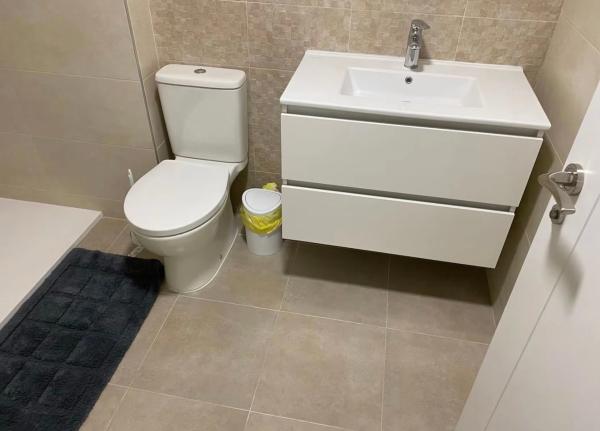 Dúplex en calle de Guatemala, 1