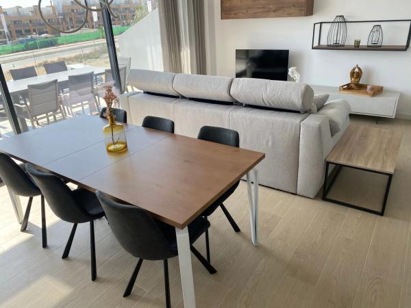 Dúplex en calle de Guatemala, 1