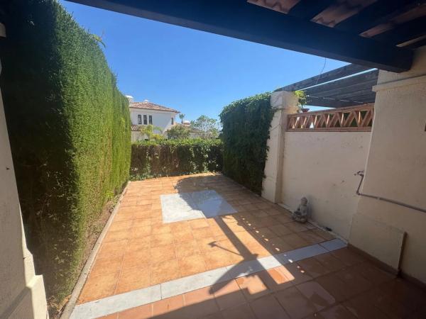 Chalet pareado en calle Berlin, 28