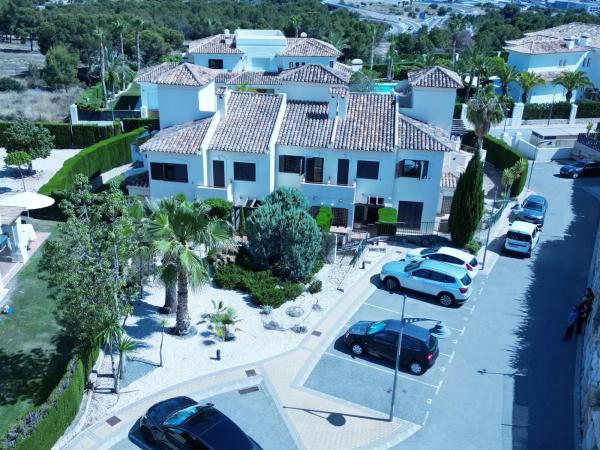 Chalet pareado en calle Berlin, 28