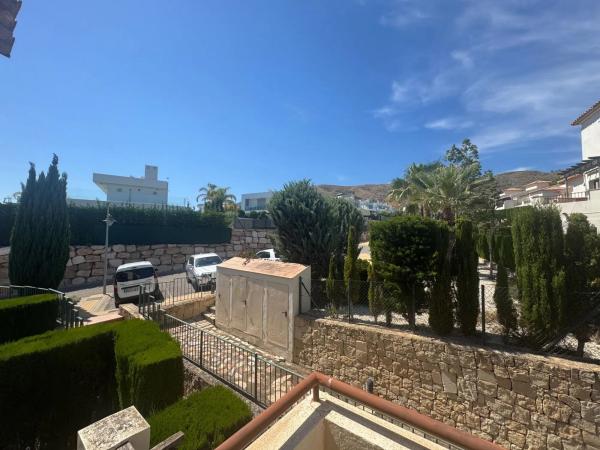 Chalet pareado en calle Berlin, 28