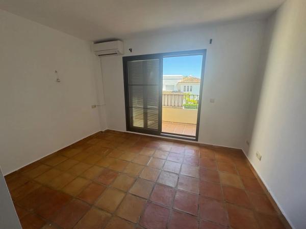 Chalet pareado en calle Berlin, 28