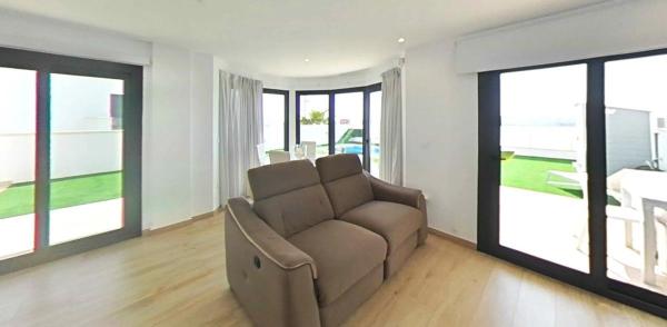 Chalet adosado en avenida Costa Blanca