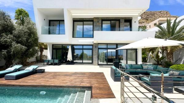 Casa independiente en calle Roma