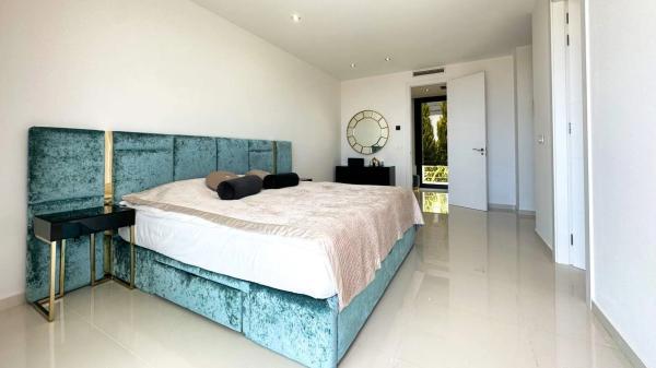 Casa independiente en calle Roma