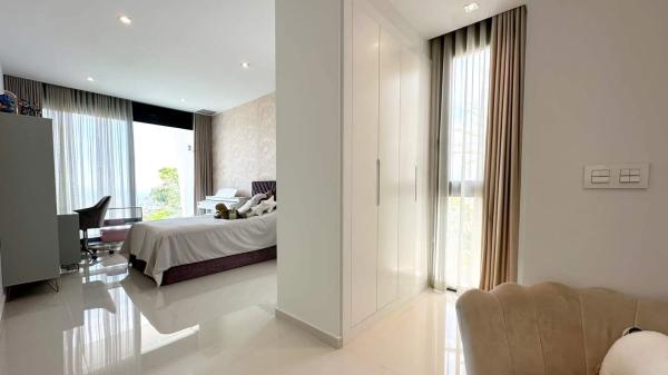 Casa independiente en calle Roma