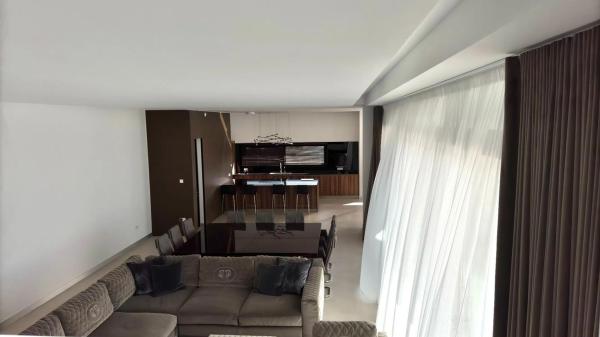 Casa independiente en calle Viena