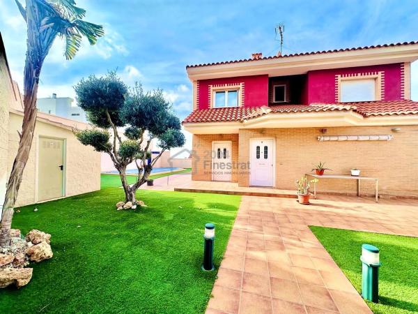 Casa independiente en avenida de la Marina Baixa