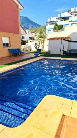 Casa independiente en avenida de la Marina Baixa