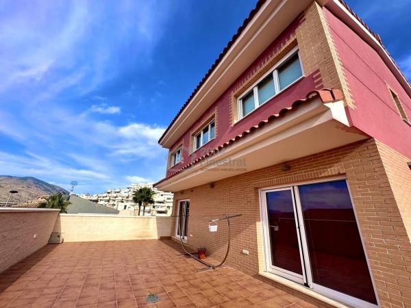 Casa independiente en avenida de la Marina Baixa