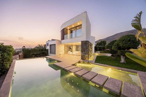 Casa independiente en calle Praga