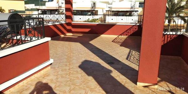 Casa independiente en avenida Madrid