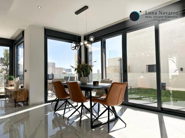 Casa independiente en calle Lisboa