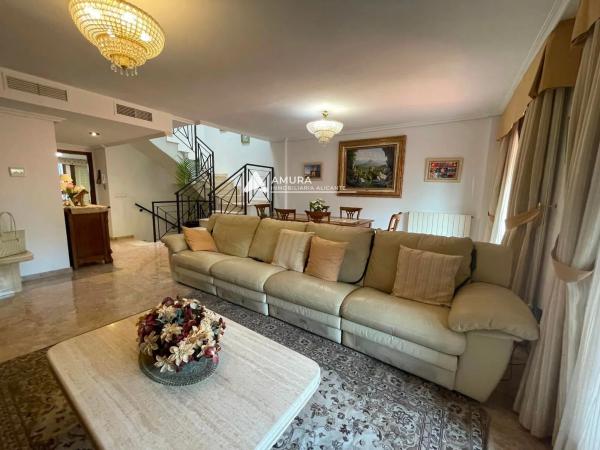 Casa independiente en calle Ossa Major