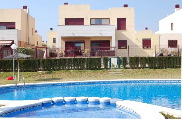 Chalet adosado en calle Capricornio, 9