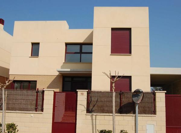 Chalet adosado en calle Capricornio, 9